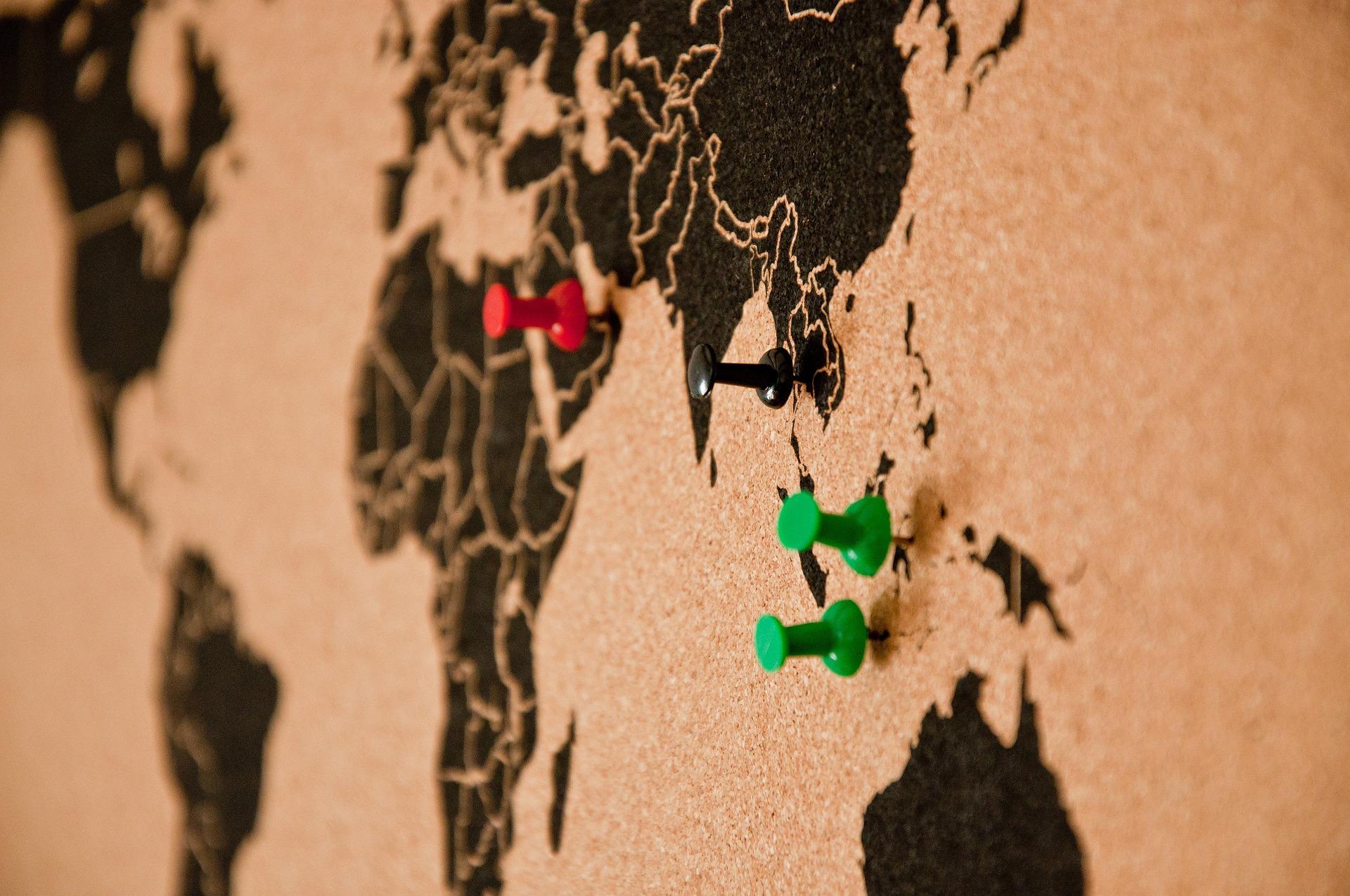 pinnwand-weltkarte-steckwand-weltreise-pins-asien